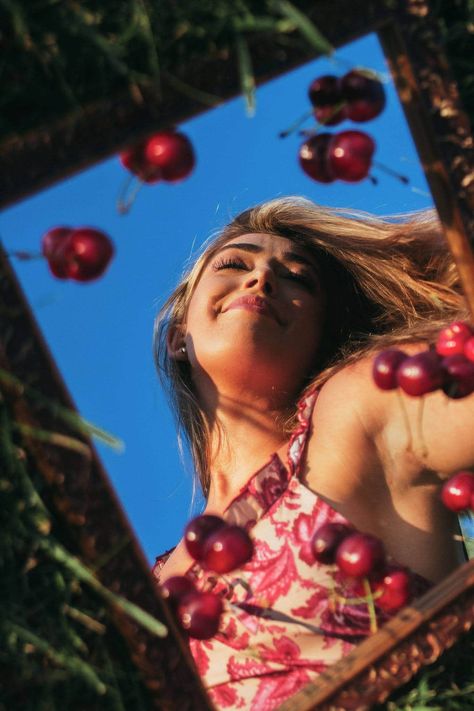 Cherry Photoshoot, Fruit Photoshoot, Mirror Picture Ideas, Fruit Shoot, Table Top Photography, Creative Shoot, Fruit Birthday, Food Photoshoot, Mirror Picture