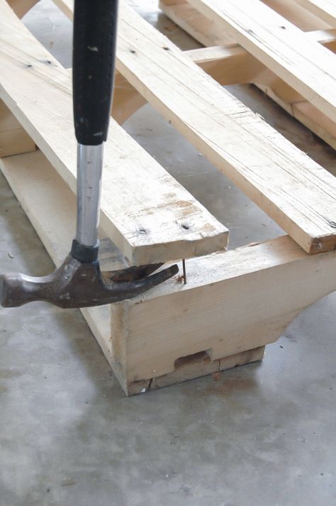 How to Dismantle Pallets Without Breaking Boards | Little House of Four - Creating a beautiful home, one thrifty project at a time.: How to Dismantle Pallets Without Breaking Boards Pallet Builds, Cable Spool Furniture, Pallet Gardens, Dismantling Pallets, Spool Furniture, Diy Storage Shelves, Diy Wood Pallet Projects, Cable Spool, Made From Pallets