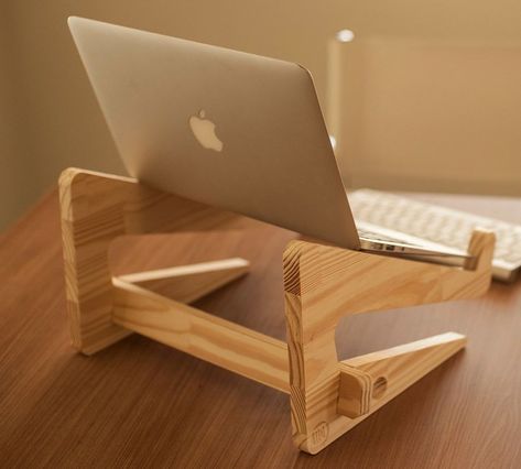 Wooden Product Designs that prove why wood is good! | Yanko Design Diy Laptop Stand, Wooden Laptop Stand, Wood Projects Plans, Diy Laptop, Laptop Holder, Wood Projects That Sell, Diy Casa, Learn Woodworking, Wooden Projects