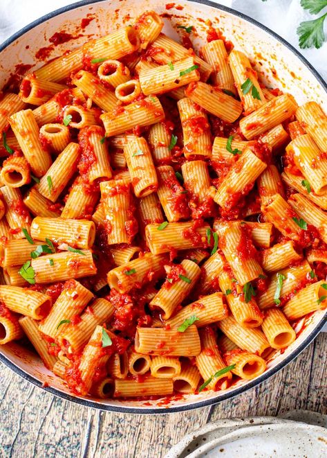 This Rigatoni Arrabbiata is a spicy Italian classic pasta dish. It makes an easy, quick meal for spice lovers. Arrabbiata translates from Italian to angry, which perfectly describes the spicy sauce in this dish. It is spiked with plenty of red pepper flakes to give the sauce an 'angry' kick. Ready in 30 minutes, this is an excellent quick-cook spicy dinner idea. Tomato Rigatoni, Chorizo Pasta Recipes, Arrabbiata Pasta, Chicken And Chorizo Pasta, Spicy Dinner, Chorizo Pasta, Classic Caesar Salad, Pasta Alla Norma, Chinese Cooking Wine