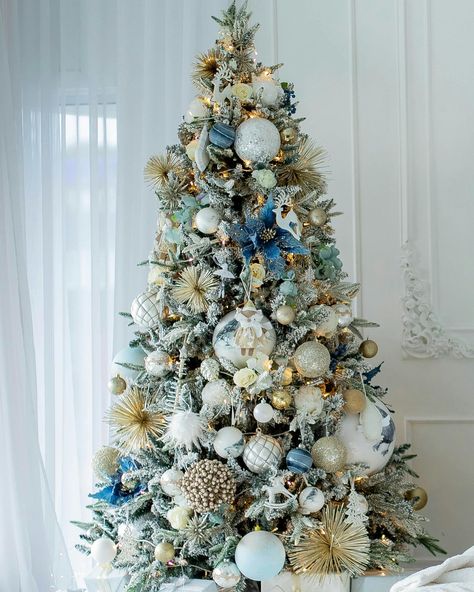 Holiday Decor Trends 2024: This season Christmas trees are getting decorated to the max. Overstuffed Christmas trees are a hit this year with colour, texture and loads of personality. Think lots of layers - mix patterns and colours and different ornaments - let your creativity shine! #yeginteriordesigners #interiordesignstalbert #yeginteriordesign #interiordesignyeg #edmontoninteriordesign #yeginteriordesigner #interiordesignedmonton #yegdesigner #jostarinteriors #yeginteriors #yeghomes Overstuffed Christmas Tree, Holiday Decor Trends, Christmas Tree Inspo, Lots Of Layers, Colour Texture, Decor Trends, Trends 2024, Pattern Mixing, Trending Decor