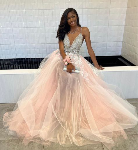 Poofy Prom Dresses, Dresses With Appliques, Nice Outfits, Prom Dress Inspiration, Cute Prom Dresses, Senior Prom, Long Prom Dresses, Short Homecoming Dress, Prom Outfits