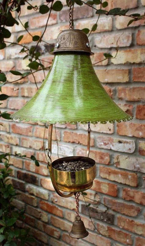 lamp shade n more bird feeder Rustic Lamp Shades, Diy Birds, Diy Upcycling, Cool Lamps, Found Objects, Glass Garden, Bird Garden, Glass Birds, Bird Feeder