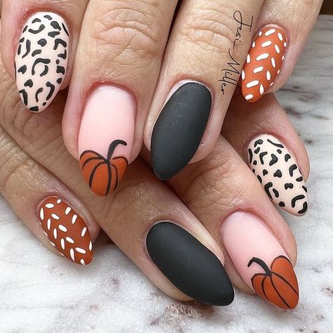 Leapord Pumpkin Nails, Pumpkin And Leopard Nails, Fall Nails With Leopard Print, Cheetah Print Pumpkin Nails, Cheetah Print Fall Nails, Pumpkin Cheetah Nails, Simplistic Fall Nails, Fall Animal Nails, Halloween Luminary Nails