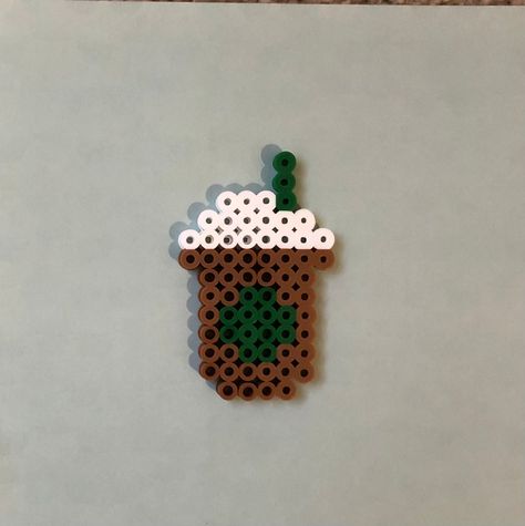 Starbucks coffee made out of Perler beads. Perler Beads Small Cute, Bubble Perler Bead Pattern, Perler Bead Patterns Among Us, Cute Melty Beads, Pearl Or Bead Ideas, Simple Perler Bead Patterns, Pearl Beads Ideas, Fuse Beads Ideas Cute, Melty Beads Patterns