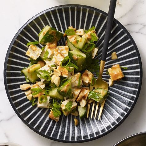 Tofu Cucumber Salad with Spicy Peanut Dressing Tofu Ideas, Spicy Peanut Dressing, Easy Cucumber Salad, Peanut Dressing, Low Carb Meal, Low Carb Meal Plan, Cucumber Recipes Salad, Spicy Peanuts, Low Carb Vegan