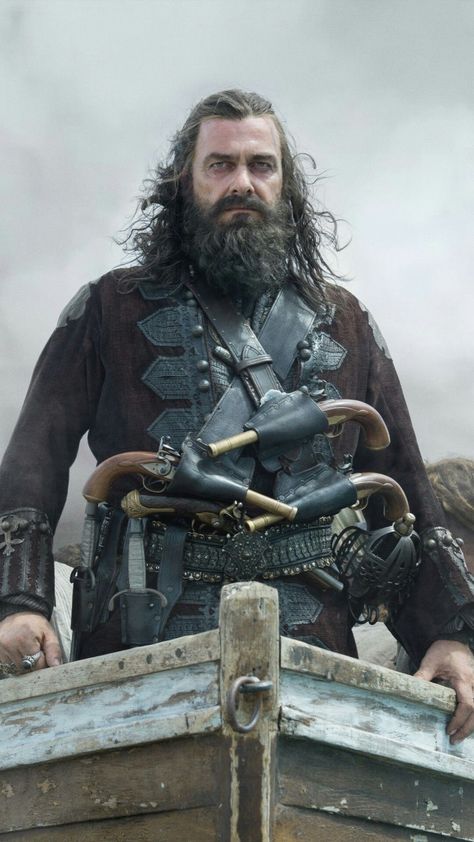 Ray Stevenson stars as Blackbeard in Black Sails (STARZ 2014-17) Charles Vane, Pirate Garb, Ray Stevenson, Pirate Cosplay, Pirate Art, Black Beards, Black Sails, Pirate Life, Arte Fantasy