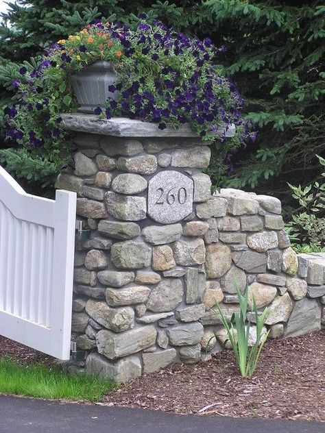 White Gate, Stone Entryway, Entrance Landscaping, Driveway Entrance Landscaping, Driveway Ideas, Driveway Entrance, Driveway Design, Driveway Landscaping, Stone Pillars