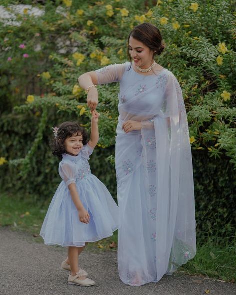 Mom And Daughter Dresses Indian Birthday, Mom N Daughter Outfits Indian, Mom And Daughter Dresses Indian, Mom Daughter Matching Dresses, Cotton Frocks For Kids, Frocks For Kids, Latest Bridal Blouse Designs, Mom And Daughter Matching