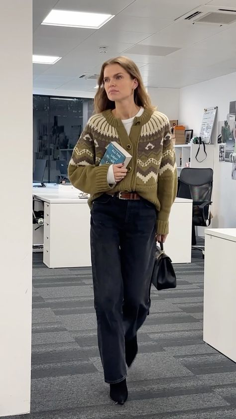 SheerLuxe (@sheerluxe) • Instagram-foto's en -video's Books Outfits, The Light We Cannot See, Anthony Doerr, Winter Travel Outfit, Italy Outfits, December 8, Netflix Series, Inspiration Style, Office Fashion