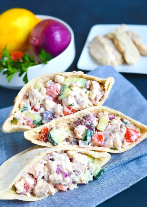 Greek Slaw, Pita Pocket Recipes Lunches, Pita Pocket Recipes, Chicken Pitas, Greek Pita, Pita Wrap, Pita Bread Recipe, Pita Recipes, Greek Chicken Salad