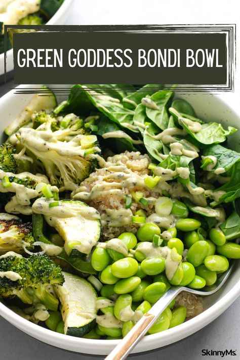 The perfect plant-based lunch that is packed with veggies and can be taken on the go! Green Bowl Recipe, Green Diet Recipes, Goddess Bowls, Green Goddess Bowl, Recovery Meals, Goddess Bowl, Detox Week, Harvest Tables, Ayurveda Diet