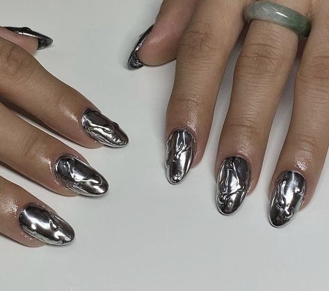 3d Silver Nails, Silver Chrome Nail Ideas, Silver 3d Nails, Grimes Nails, Matrix Nails, 3d Chrome Nails, Nail Design 2023, Metallic Nails Design, Holloween Nails