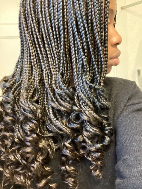 Short Medium Box Braids With Curly Ends, Short Medium Braids, Medium Length Box Braids With Curly Ends, Medium Braids With Curly Ends, Medium Length Box Braids, Hair Theory, Box Braids With Curly Ends, Invisible Locs, Braids With Curly Ends