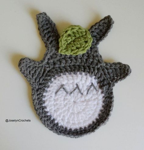 Free Pattern: Totoro Coaster – Joselyn Crochets Gamer Crochet, Totoro Pattern, Crochet Totoro, 4 Drawing, Crochet Coasters Free Pattern, Crochet Coaster Pattern, Fall Fest, Crochet Turtle, Crochet Design Pattern