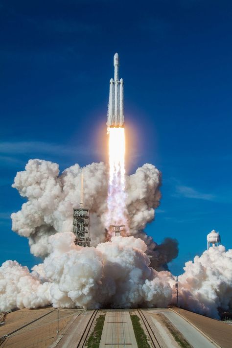 SpaceX rocket launches are getting boring — and that's an incredible success story for Elon Musk Elon Musk Rocket, Spacex Falcon Heavy, Tesla Spacex, Spacex Rocket, Spacex Starship, Spacex Launch, Password Organizer, Falcon Heavy, Rocket Launch