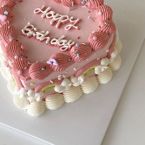 Pinterest Cake, Pastel Cakes, Korean Cake, Torte Cupcake, A Birthday Cake, Pretty Dessert, Simple Birthday Cake, Think Food, Pretty Birthday Cakes