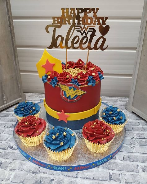 Wonder Woman Cupcakes, Wonder Woman Cake, Wonder Woman Birthday Party, Secret Party, Wonder Woman Birthday, Wonder Woman Party, Character Cakes, Girl Cake, Fun Cupcakes