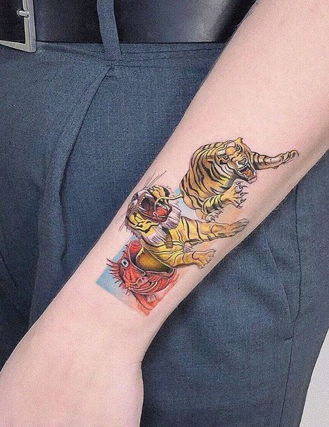 Salvador Dali's Gala and the Tigers Tattoo - TattManiaTattMania Tigers Tattoo, Salvador Dali Tattoo, Nova Tattoo, Art Gala, Dali Tattoo, Dali Paintings, Tattoo Desings, Magic Mike, Painting Tattoo