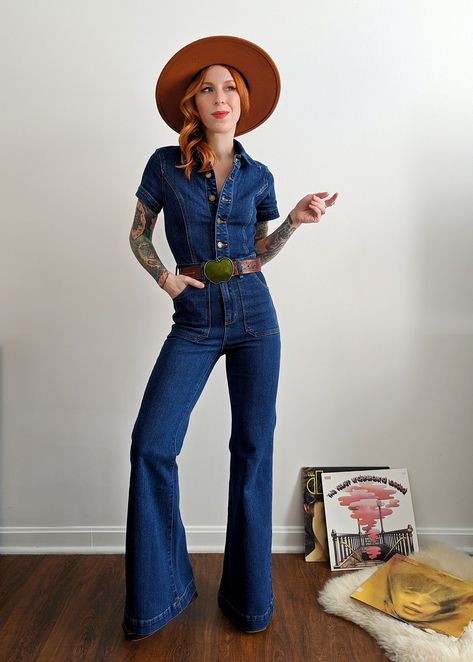 Casual 70s Outfits Women, 70s Jumpsuit Outfit, 70s Overalls Outfit, Blue Jean Jumpsuit Outfits, Modern 70s Outfits, Old Western Outfits Women, 70s Denim Jumpsuit, 70s Outfits Women, 70s Jumpsuit