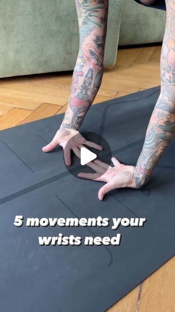 Kick Ass Yoga | Yoga & Movement Coach on Instagram: "Strengthen & stretch your wrists and forearms with these moves!

Tag a friend with wrist pain 🫶
#wrists #wristpain #forearms" Wrist Strengthening Exercises Yoga, Wrist Exercises For Pain, Wrist Workout, Wrist Mobility, Wrist Stretches, Yoga Daily, Wrist Exercises, Yoga Movement, Wrist Pain