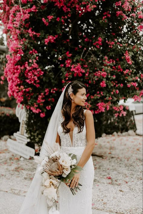 Long Bridal Hair With Veil Loose Waves, Bridal Hair Accessories Updo, Wedding Hair For V Neck Dress, Wedding Hair Inspiration With Veil, Beach Bridal Hairstyles, Hollywood Waves Wedding Veil, Hairstyles For Strapless Wedding Dress, Bridal Hair Beach Wedding, Down Wedding Hairstyles With Veil