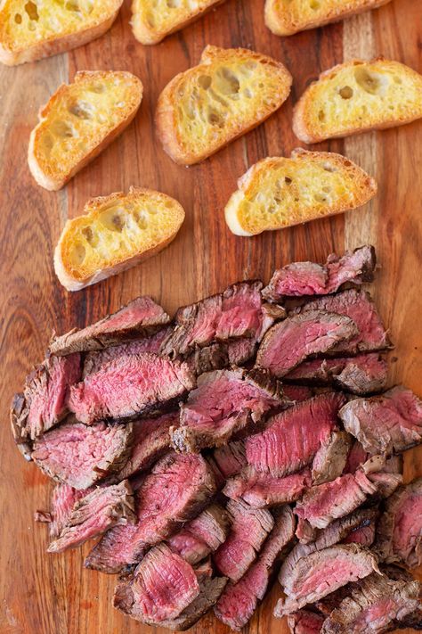 Beef Tenderloin Crostini With Parmesan Wine Cream Sauce, Beef Tips Appetizer, Beef Tenderloin Appetizers Filet Mignon, Roast Beef Appetizers Parties, Beef Tenderloin Crostini With Parmesan Cream Sauce, Meat Crostini Appetizers, Petite Filet Of Beef, Filet Bites Recipe, Roast Beef Crostini With Horseradish