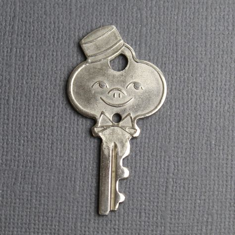 "A vintage American Tourister Key. This listing is for a single key. About 1.75\" Long Just a tad under 1\" wide They are real vintage keys. They have been used and show signs of normal wear and use. In stock and ready to ship." Messy Illustration, Old Objects, Antique Mantel Clocks, Old Clock, Painting References, Key Key, Key Art, Old Key, Old Keys