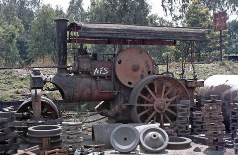 Fowler steam roller | Fowler steam roller (19538/33) at Rand… | Flickr Stationary Engines, Steam Roller, Steam Tractor, Tractor Photos, Dark Black Wallpaper, Traction Engine, Rail Transport, Antique Trucks, Old Race Cars