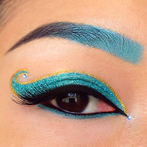 Genie Makeup, Princess Jasmine Makeup, Jasmine Makeup, Unique Eyes, Disney Mignon, Eye Makeup Cut Crease, Cat Fun, Anime Cosplay Makeup, Carnival Makeup