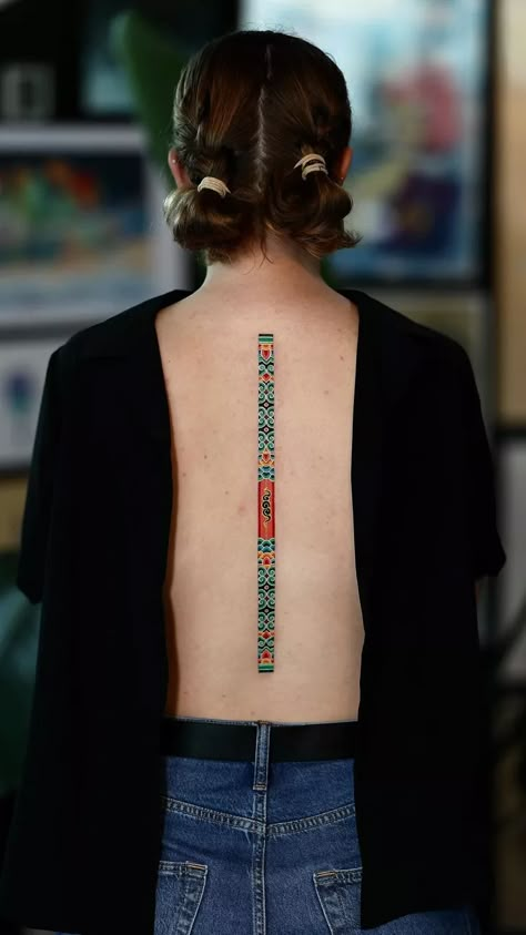 A Korean Artist Creates Perplexing Tattoos That Tell a Deeper Story When We Look Closer / Bright Side Small Colorful Tattoos, Tato Minimal, Framed Tattoo, Korean Tattoos, Full Back Tattoos, Latest Tattoos, Tatuaje A Color, Modern Tattoos, Spine Tattoo