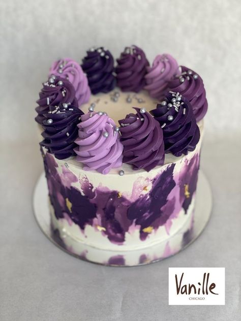 Elegant Purple Cake, Purple Cake Decorating Ideas, Purple Silver Cake, Purple And Gold Birthday Cake, Purple Cake Designs, Purple And Silver Cake, Pastel Purple Cake, Purple Birthday Cakes, Purple Bday Cake