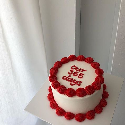 ─ *·˚𝑐𝑟𝑢𝑛𝑐ℎ𝑐𝑟𝑢𝑛𝑐ℎ𝑖𝑒𝑠 Minimalistic Cakes, Simple Anniversary Cakes, Red Velvet Birthday Cake, Anniversary Cake Designs, Cake For Boyfriend, Happy Anniversary Cakes, Vintage Birthday Cakes, Korean Cake, Red Cake