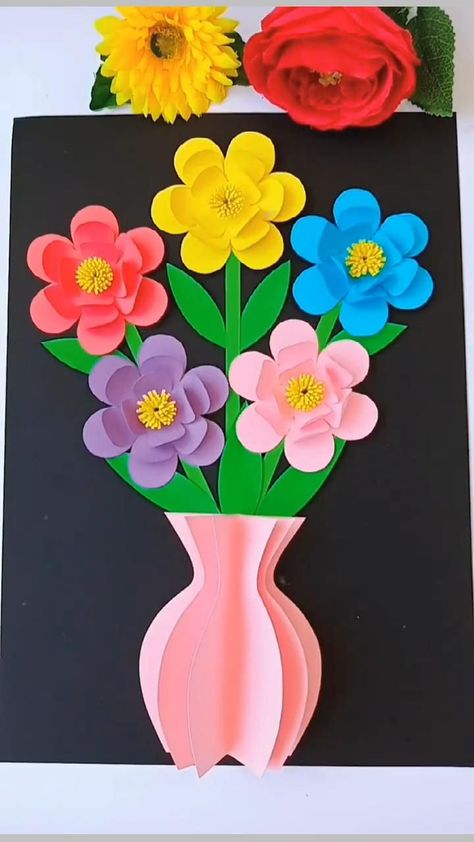 Easy Diy Paper Crafts, Flower Vase Crafts, Flower Crafts Kids, Paper Flower Garlands, Rose Crafts, Easy Paper Flowers, Paper Flower Crafts, S Craft, Hand Crafts For Kids