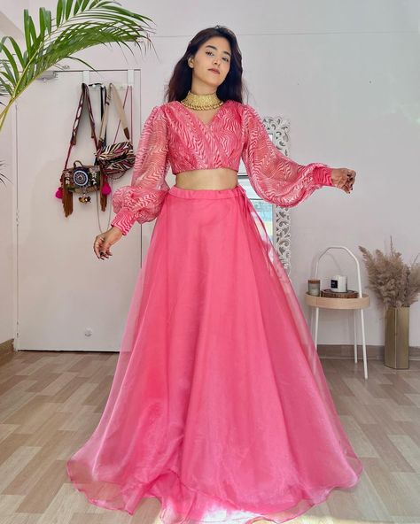 Full Hands Blouse Designs For Lehenga, Lehanga Tops Designs Latest, Lahanga Design Latest Wedding Simple, Net Crop Top Designs For Lehenga, Bride's Sister Dress, Croptop Lehenga Designs, Simple Lehenga Designs Classy, Wedding Designer Dresses, Men Will Be Men