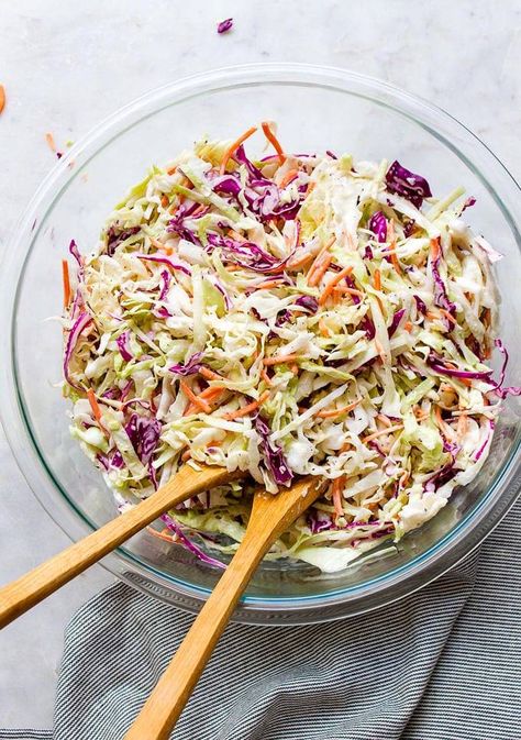 Vegan Coleslaw Dressing, Vegan Coleslaw Recipe, Classic Coleslaw Recipe, Coleslaw Dressing Recipe, Spicy Coleslaw, Best Coleslaw Recipe, Coleslaw Recipe Easy, Potluck Side Dishes, Vegan Coleslaw