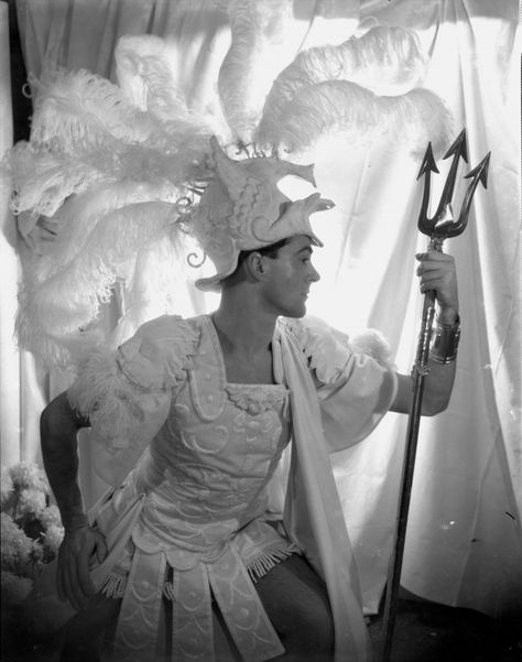 Cecil Beaton’s dazzling Bright Young Things to feature in a major exhibition at National Portrait Gallery | Creative Boom Oliver Messel, Diana Cooper, Bright Young Things, Cecil Beaton, Luxury London, National Portrait Gallery, Fancy Dresses Party, World Of Interiors, Portrait Gallery