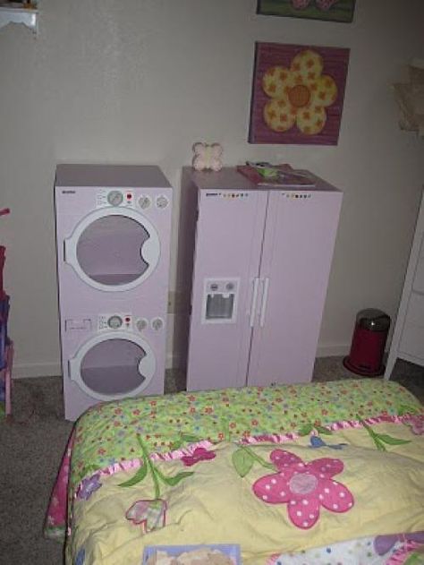 DIY Play Time Furniture {how-to}  The washer dryer thing for dirty close would be cute for little kids Plywood Floors, Diy Christmas Gifts For Kids, Diy Kids Furniture, Kitchen Sets For Kids, Play Kitchens, Diy Tumblr, Kids Play Kitchen, Concrete Lamp, Small Cafe