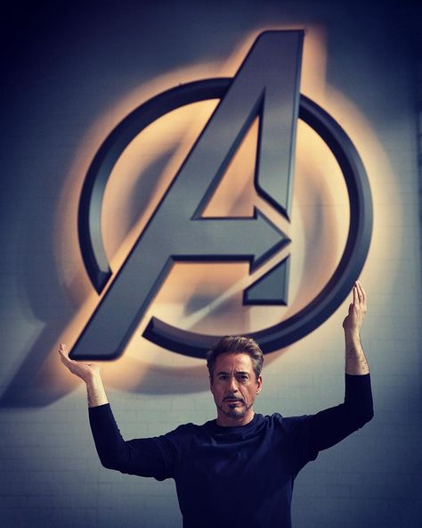 #RobertDowneyJr #RDJ - Robert Downey Jr. (@robertdowneyjr) on Instagram: “Hey Party People, I’m still doing my part to help shoulder the MCU,,, are you? Get ready, the best…” Kapten Marvel, Film Marvel, Robert Downey Jr., Robert Downey Jr Iron Man, Fantasy Football League, Avengers Logo, Iron Man Avengers, Univers Marvel, Avengers Wallpaper