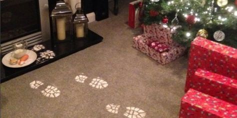 Christmas Footprint Crafts, Santa Footprints, Tray Decor Christmas, Footprint Crafts, Diy Santa, Christmas Time Is Here, Diy Flooring, Pet Safe, Christmas Morning