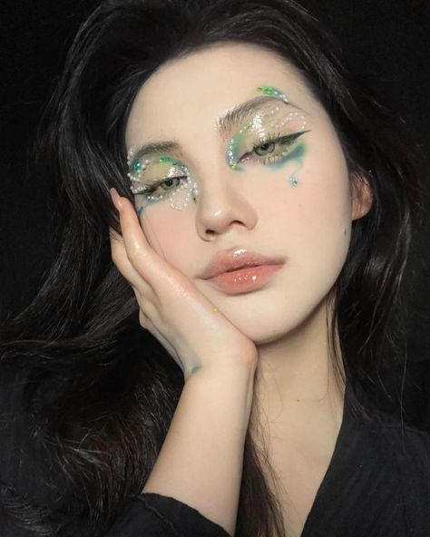 Aesthetics Makeup, Rave Makeup, Swag Makeup, Ethereal Makeup, Green Makeup, Unique Makeup, Makijaż Smokey Eye, Makeup Aesthetic, Fairy Makeup