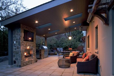 37 Ideas How to Make Modern and Functional Grill Zone for Everyday Enjoyment Patio Covering, Patio Setup, Deck Sunroom, Slanted Roof, Covered Patio Design, Concrete Patios, Covered Patios, Pools Backyard, Traditional Fireplace