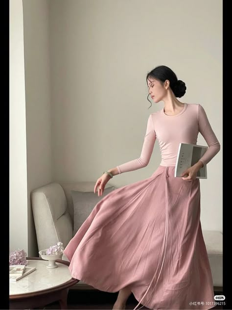 Subtle Feminine Style, Elegant Pink Outfit, Outfits Winter Comfy, Fashion Women Over 40, Comfy Outfits Fall, Winter Cute Outfits, Runway Streetwear, Modest Feminine Outfits, Winter Comfy Outfits