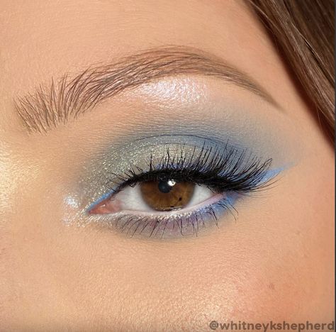 Light Blue Makeup Looks For Brown Eyes, Light Blue Eye Makeup Simple, Makeup Celeste, Baby Blue Eyeshadow, Cinderella Makeup, Blue Eyeshadow Makeup, Eyeshadow Styles, Epic Costumes, Blue Eyeshadow Looks