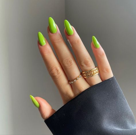 Nail Trends Winter, Firework Nails, Summer Nail Ideas, Bright Summer Nails, Celebrity Nails, One Color Nails, Green Nail, Nails 2020, Color Pastel