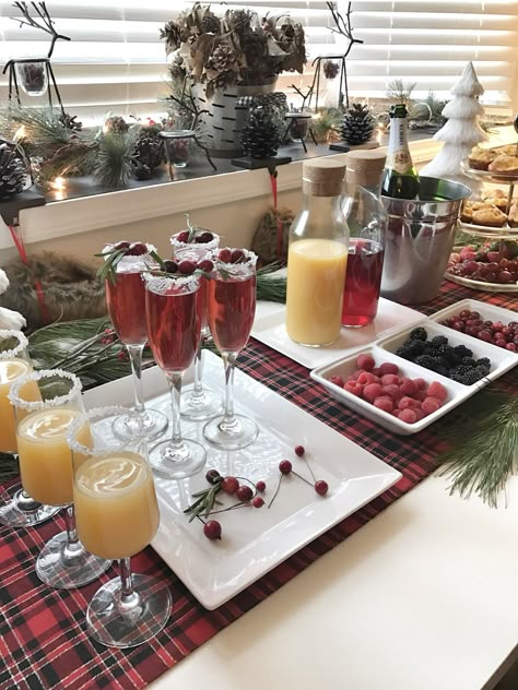 Holiday Brunch Party, Christmas Brunch Party, Hosting Holiday Party, Brunch Party Decorations, Thanksgiving Home Decorations, Christmas Dinner Party, Christmas Entertaining, Holiday Brunch, Hosting Christmas