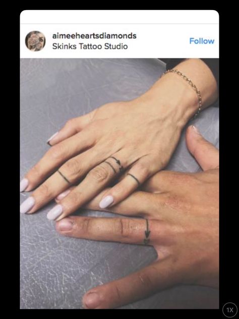 Tatoo Ring, Marriage Tattoos, Ring Tattoo Designs, Wedding Band Tattoo, Tattoo Band, Wedding Ring Tattoo, Tato Henna, Tattoo Wedding Rings, Finger Tats