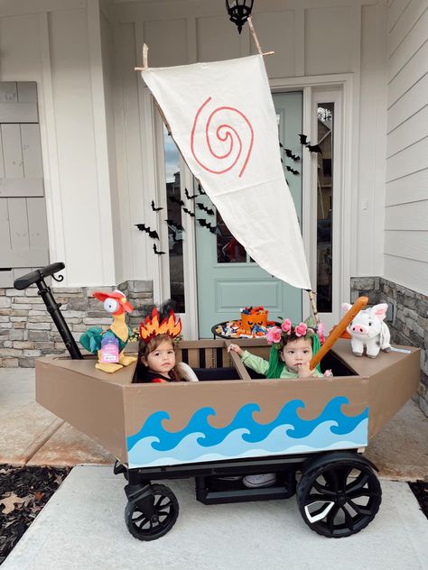 Moana Wagon Boat, Moana Float Parade, Moana Boat Diy Wagon, Moana Trunk Or Treat Ideas, Moana Boat Diy, Diy Moana Boat, Moana Trunk Or Treat, Moana And Te Fiti, Moana Halloween