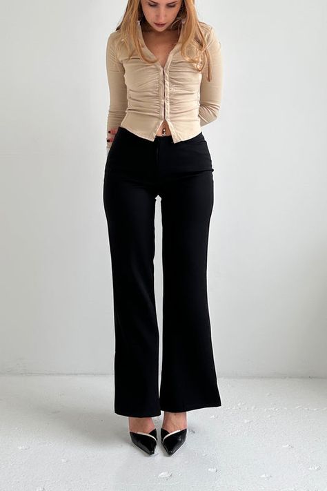 Black Bootleg Pants Outfit, Pinstripe Flares Outfit, Flared Trousers Outfit Work, Black Slacks Outfit Women, Office Siren Plus Size, Office Siren Outfits Women, Black Suit Trousers Women Outfit, Slacks With Boots, Modern 90s Fashion