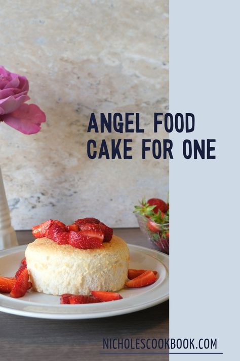 Mini Angel Food Cake for One - Nichole's Cookbook Mini Angel Food Cake, Pudding Whipped Cream, Yogurt Pudding, Angel Food Cupcakes, Fruit Topping, Mini Angel, Fruit Toppings, Mini Loaf, Angel Cake